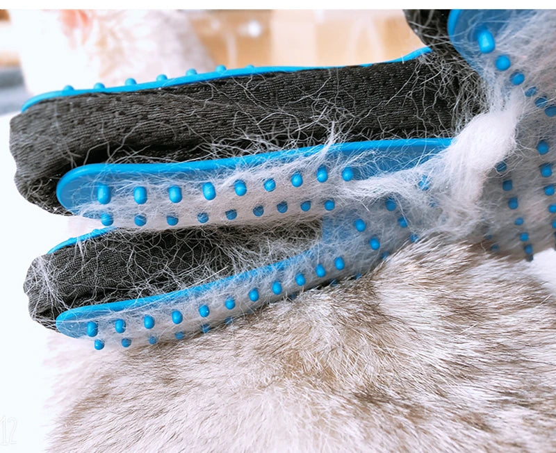 Pet Grooming Glove – Deshedding & Bath Brush for Cats and Dogs – Soft Silicone & Adjustable Fit