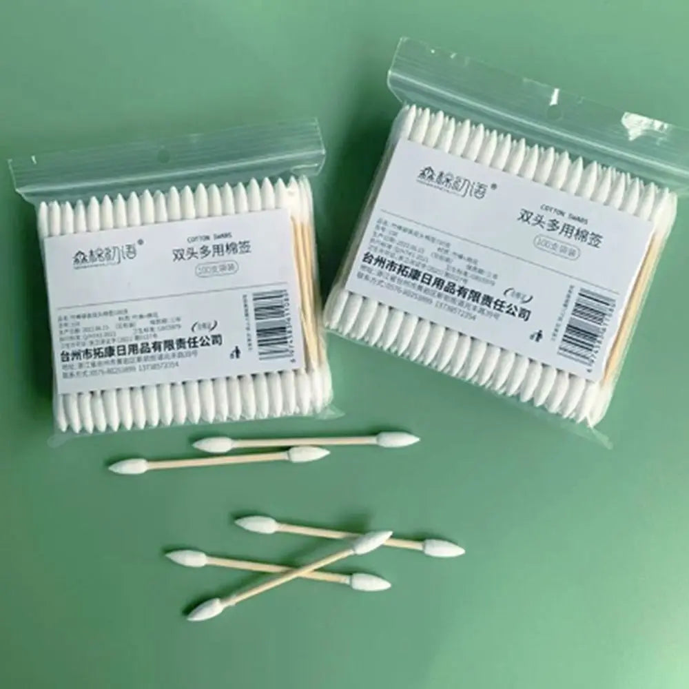 100 Pcs Double-Pointed Natural Cotton Buds with Bamboo Sticks – Precise Cleaning and Beauty Tool