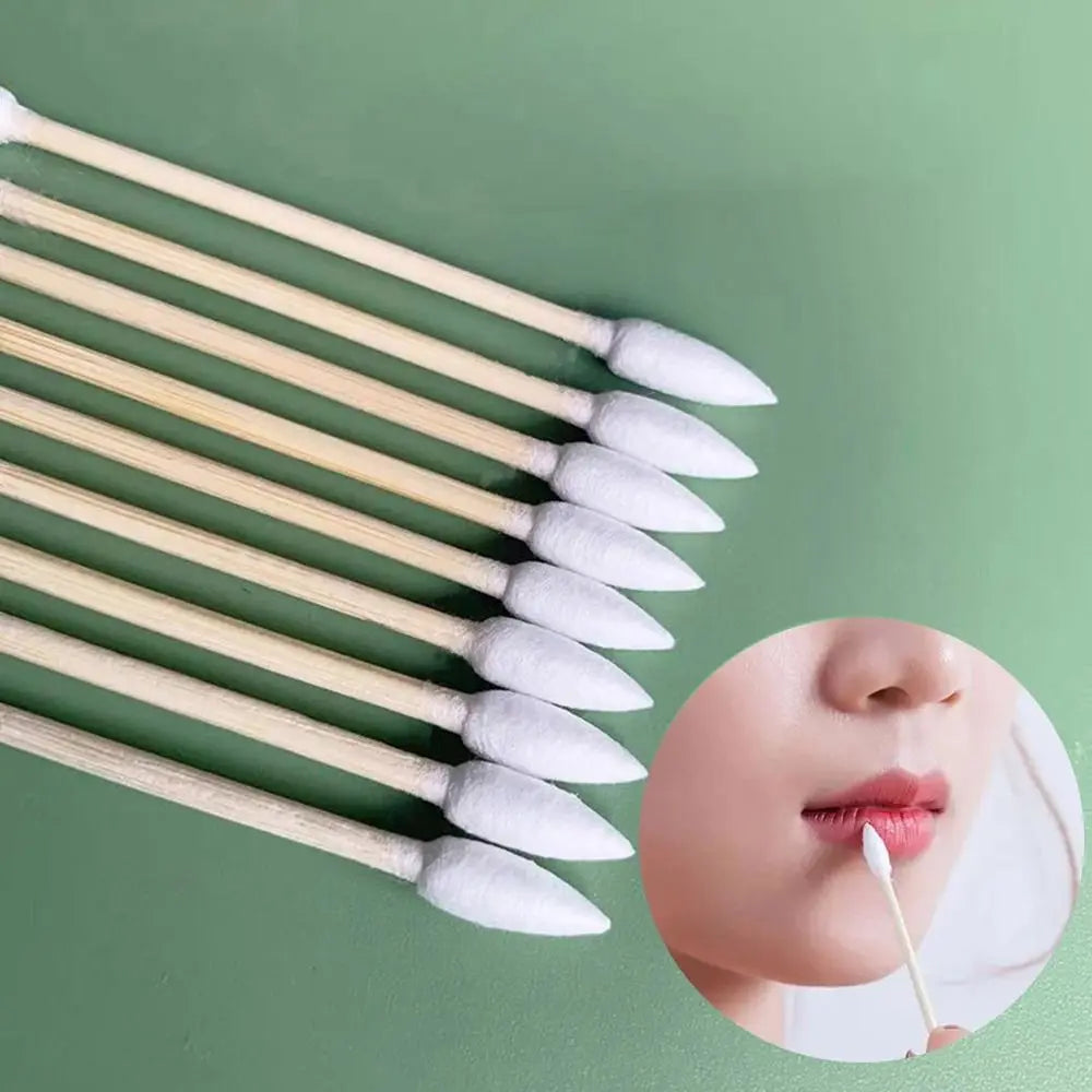 100 Pcs Double-Pointed Natural Cotton Buds with Bamboo Sticks – Precise Cleaning and Beauty Tool