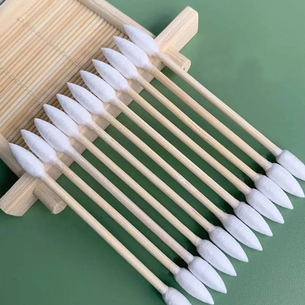100 Pcs Double-Pointed Natural Cotton Buds with Bamboo Sticks – Precise Cleaning and Beauty Tool