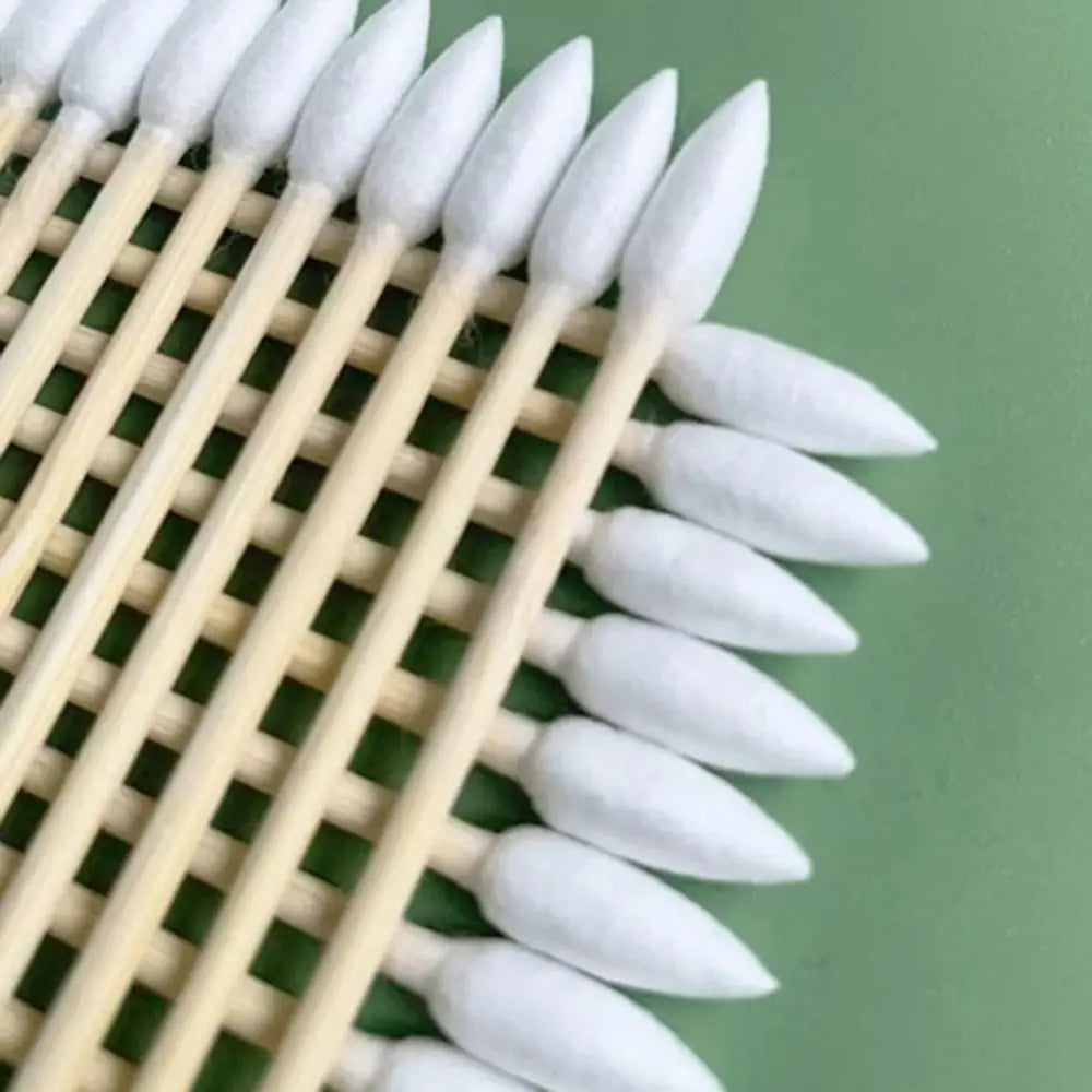 100 Pcs Double-Pointed Natural Cotton Buds with Bamboo Sticks – Precise Cleaning and Beauty Tool